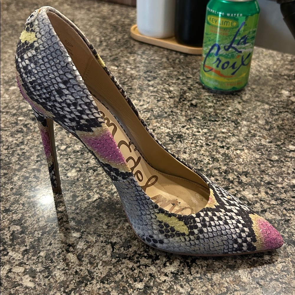 Sam Edelman pointy Toe Vibrant Snake Print Heels in Gray, Lilac and Yellow. Sz 7 - Picture 5 of 10